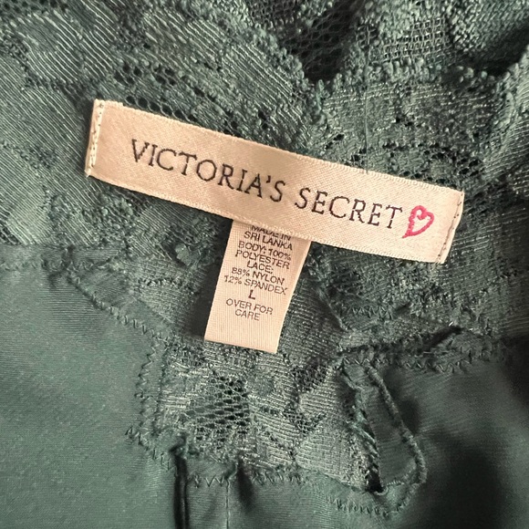 Vintage Victoria’s Secret emerald green long slip with slit | size L - Picture 4 of 4